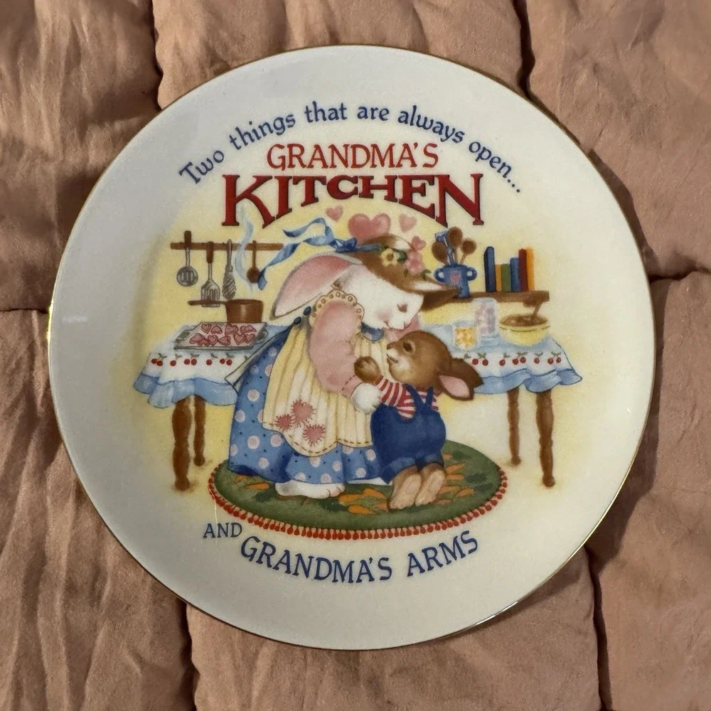 VINTAGE 1995 HEIRLOOM EDITIONS BY C.M. PAULA DECORATIVE PLATE Grandma's kitchen